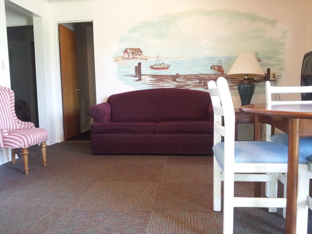 Ocean Avenue Inn Westport Room photo